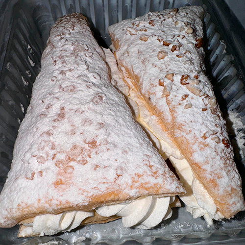 Triángulo de hojaldre relleno de Nata